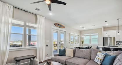 Sandy Cheeks Surfside by Ryson Vacation Rentals