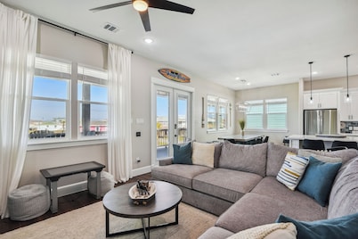Sandy Cheeks Surfside by Ryson Vacation Rentals