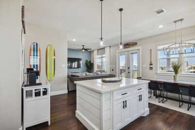 Sandy Cheeks Surfside by Ryson Vacation Rentals