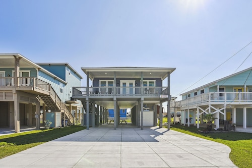 Sandy Cheeks Surfside by Ryson Vacation Rentals