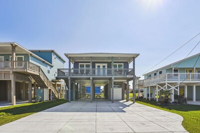 Sandy Cheeks Surfside by Ryson Vacation Rentals