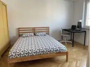 2 Schlafzimmer, Schreibtisch, Bügeleisen/Bügelbrett, kostenloses WLAN