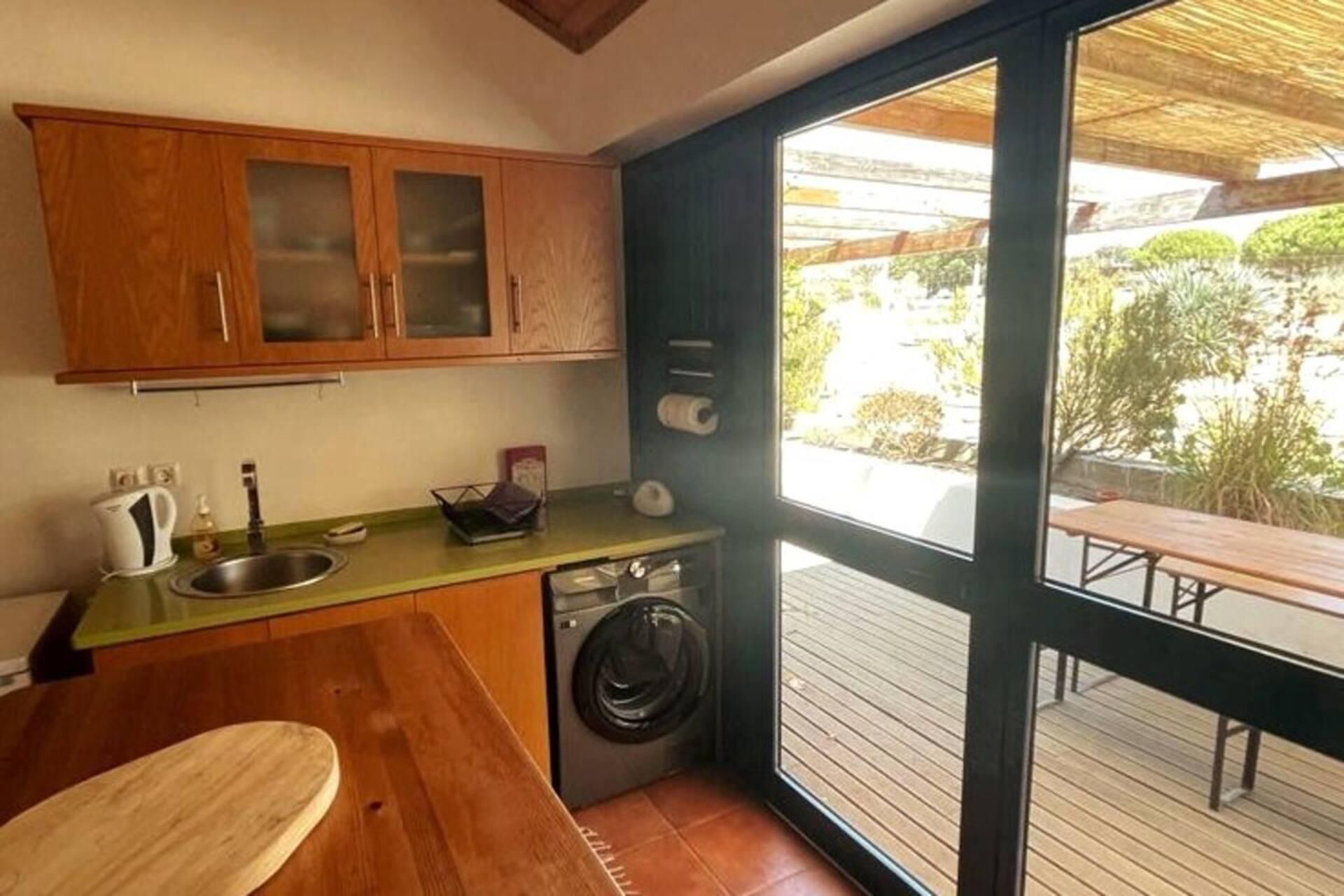 House | Private kitchen | Fridge, microwave, oven, stovetop