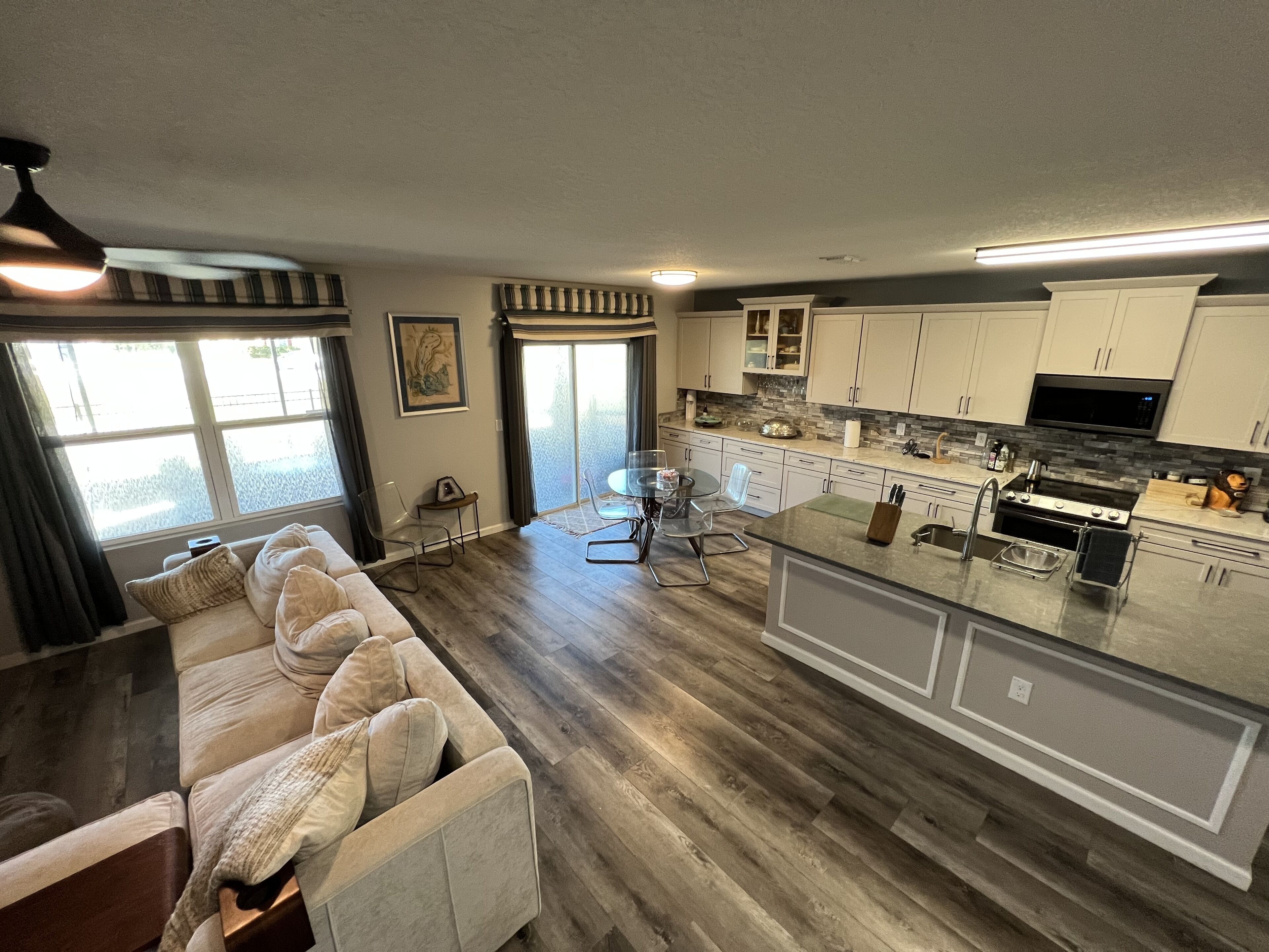 Smart TV, fireplace, video games, table tennis