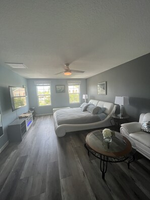 4 bedrooms, in-room safe, iron/ironing board, travel cot