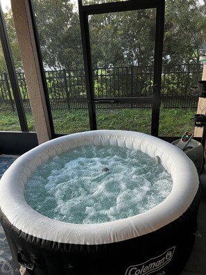 مغطس سبا خارجي