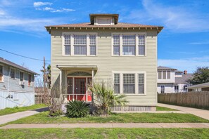 Exterior - The Big Kahuna Bottom (Galveston)