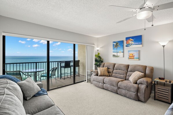 Kondominium (0 Bedroom) | Area keluarga | Televisi layar datar 40-inci dengan saluran TV kabel dan TV