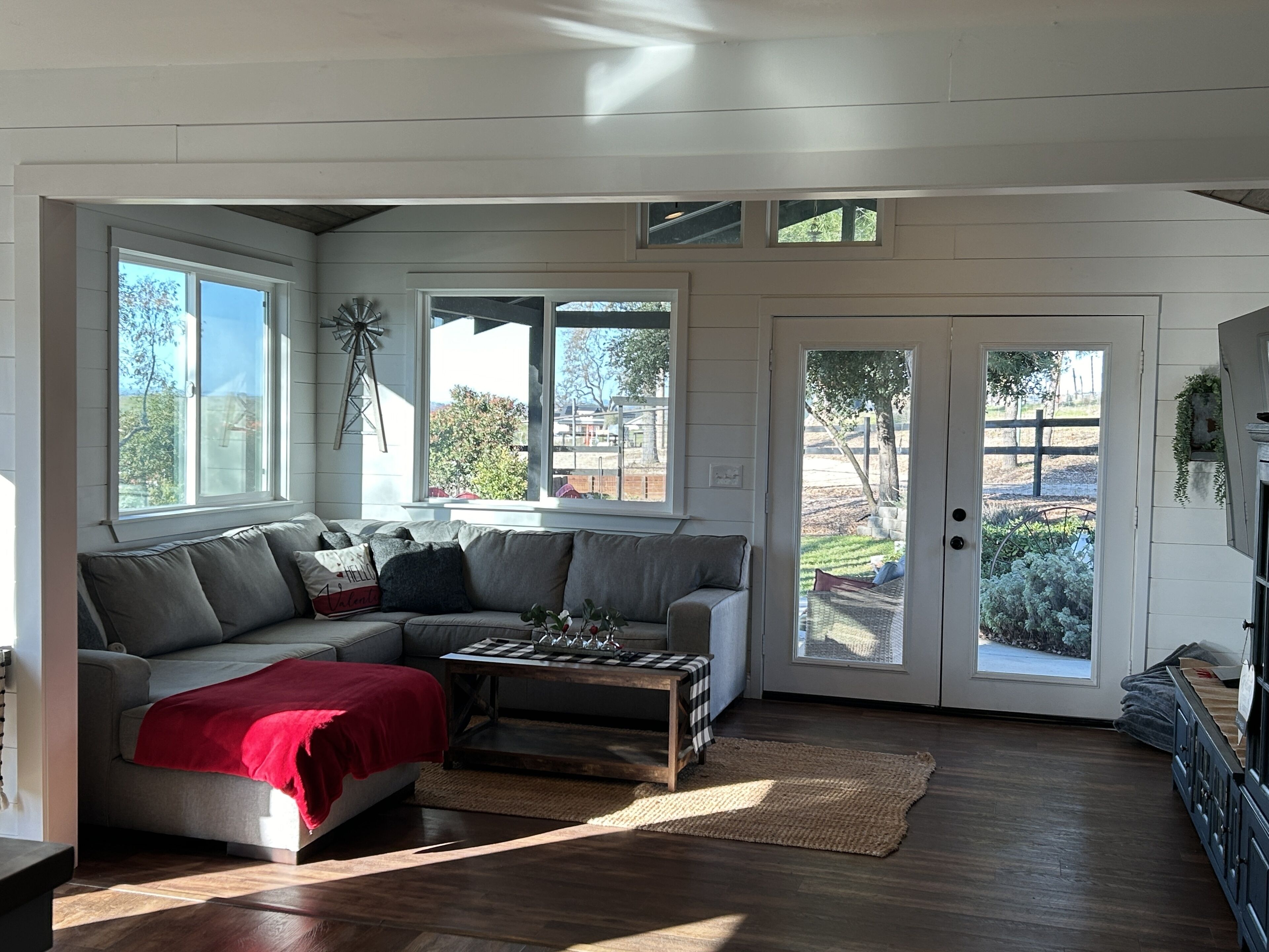 Smart-tv, eldstad och tv-spel