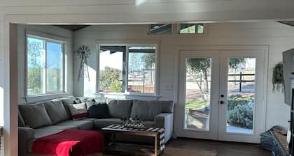 Templeton Vineyard Farmhouse in the Heart of Wine Country