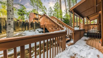 Studio (2 Bedrooms) | Property amenity