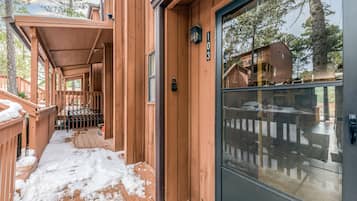 Studio (2 Bedrooms) | Property amenity