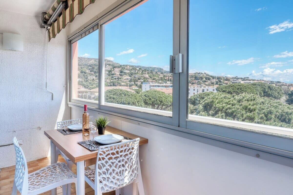 Dining - T2 600 m from the beach! Air-conditioned (Le Lavandou)