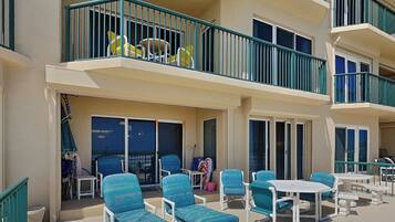 Condo (2 Bedrooms) | Property amenity