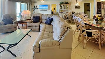 Condo (2 Bedrooms) | Property amenity