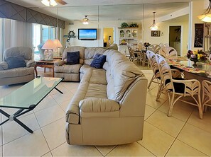 Condo (2 Bedrooms) | Property amenity