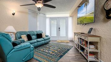 Condo (2 Bedrooms) | Property amenity