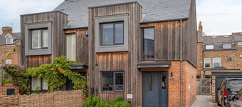 The Backyard N02 -  a family break that sleeps 6 guests  in 3 bedrooms