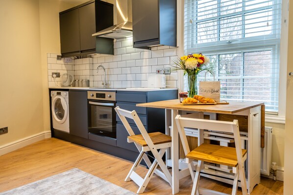 Fridge, microwave, oven, stovetop - 44B Fishergate - a couples retreat that sleeps 3 guests (York)