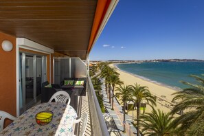 Outdoor dining - CORONA Apartment (Salou)