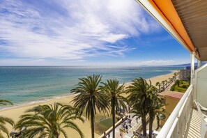 Beach nearby - CORONA Apartment (Salou)