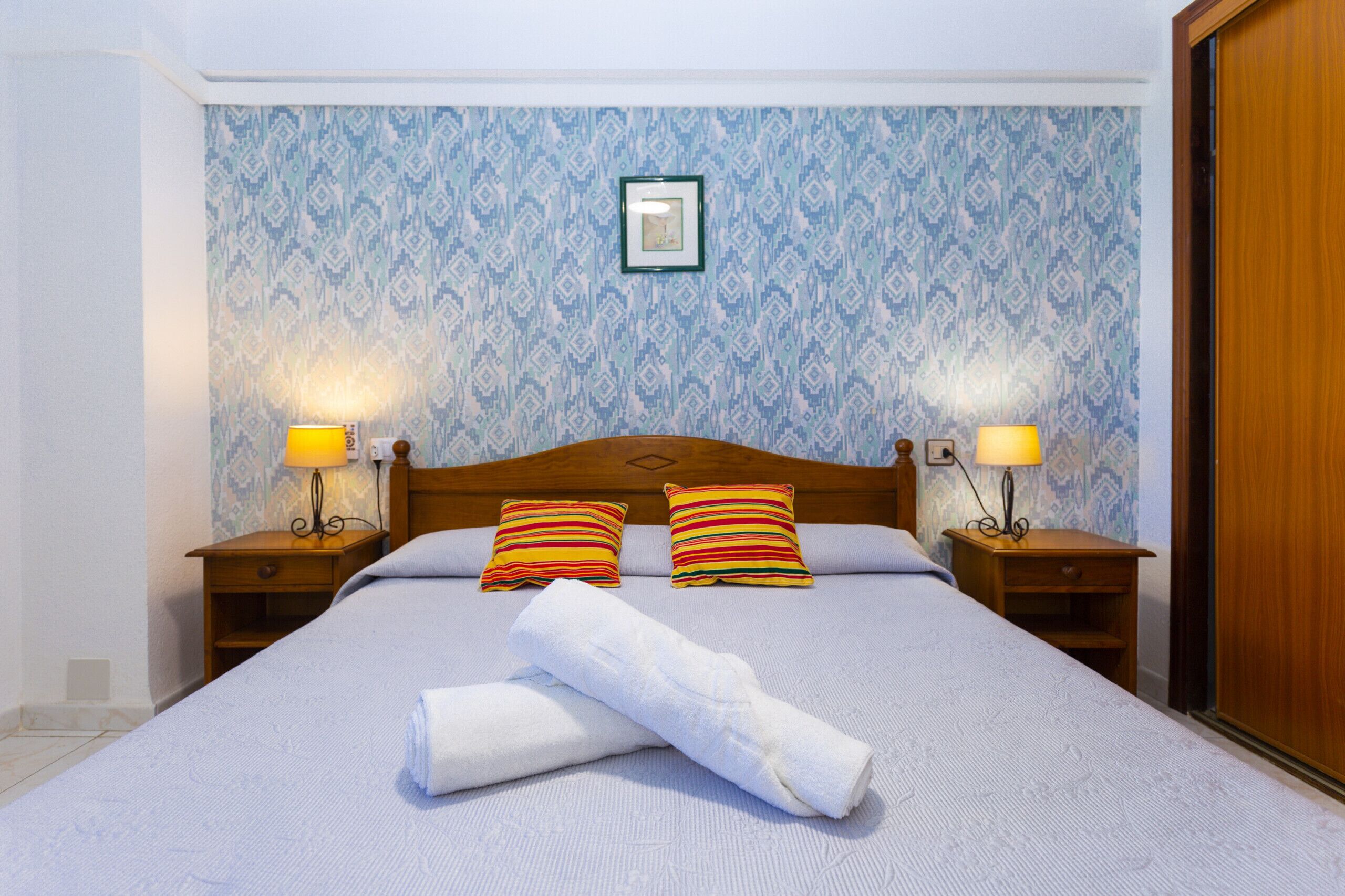 1 slaapkamer, een strijkplank/strijkijzer, gratis wifi, beddengoed