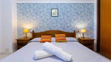 1 slaapkamer, een strijkplank/strijkijzer, gratis wifi, beddengoed