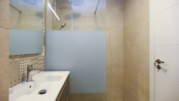 Douche, serviettes fournies