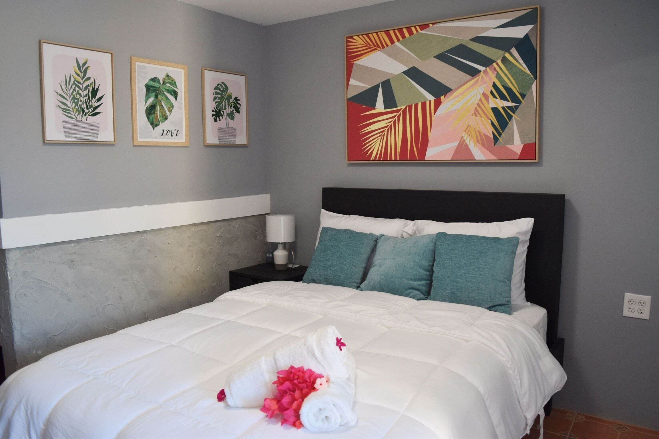 Deluxe Room | Egyptian cotton sheets, premium bedding, free minibar, laptop workspace