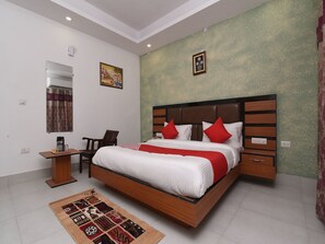 Room - OYO 13310 Noida Suites (Noida)