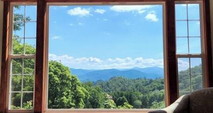 Knotty & Nice Cottage Mountain Views, Near Tail of the Dragon, & Fontana Village