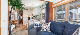 Cozy Retreat! Private Dock! Sandbridge Beach Access! WINTER RENTAL AVAILABLE