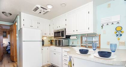 Cozy Retreat! Private Dock! Sandbridge Beach Access! WINTER RENTAL AVAILABLE