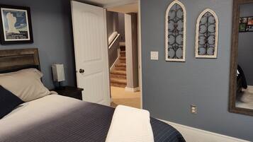 3 bedrooms, desk, iron/ironing board, free WiFi