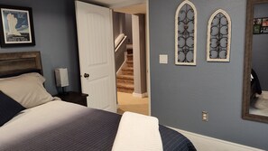 3 bedrooms, desk, iron/ironing board, free WiFi