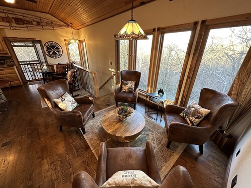 7 Min. to Downtown Bolivar- River Frontage-Remote & Relaxing, Kayaks & Hot Tub