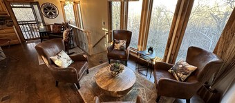 7 Min. to Downtown Bolivar- River Frontage-Remote & Relaxing, Kayaks & Hot Tub
