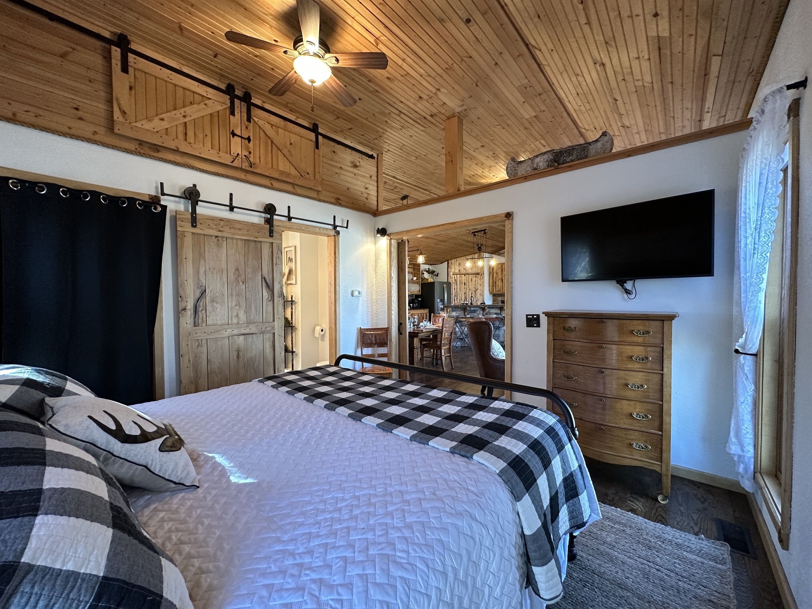 3 chambres, fer et planche à repasser, Wi-Fi gratuit, draps fournis