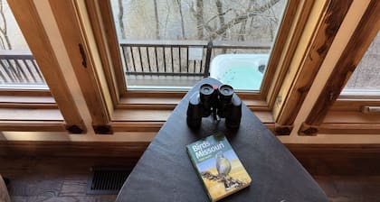 7 Min. to Downtown Bolivar- River Frontage-Remote & Relaxing, Kayaks & Hot Tub