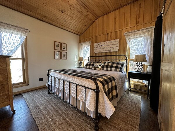 3 bedrooms, iron/ironing board, free WiFi, bed sheets