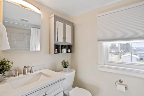 Patty's Place - Private and Convenient EV-Friendly Apartment near Downtown