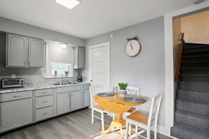 Fridge, microwave, coffee/tea maker, toaster - Patty's Place - Private and Convenient EV-Friendly Apartment near Downtown (Frederick)