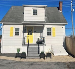 Exterior - Patty's Place - Private and Convenient EV-Friendly Apartment near Downtown (Frederick)