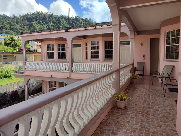 Terrace/patio - Iso’s Vacation Rental Apartment #8 (Portsmouth)