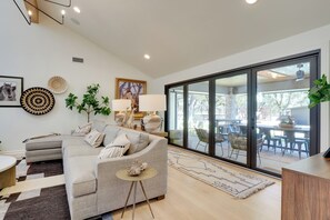TV, fireplace, books, stereo
