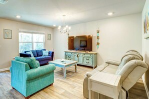 TV - Foley Vacation Rental: 7 Mi to Gulf Shores Beaches (Foley)
