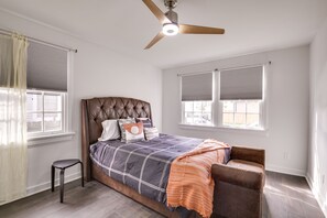 2 bedrooms, iron/ironing board, internet, bed sheets