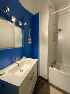 Hair dryer, towels