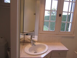 Een douche, toiletpapier