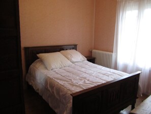 2 slaapkamers, een strijkplank/strijkijzer, rolstoeltoegang